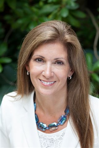 Sandra Ryan Headshot